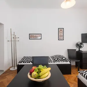 Alabastr 3*, Praga Czechy